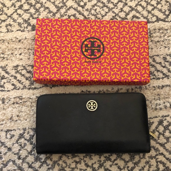 Tory Burch Handbags - Tory Burch Wallet